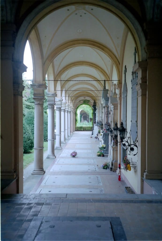 Groblje Mirogoj. Arkade 1999. godine